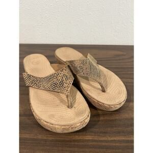 Crocs A-Leigh Tan Snake Pattern Womens Size 8 Cork Wedge Flip Flop Thong Sandals